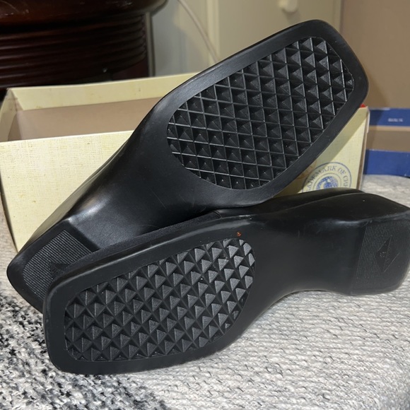 Cherokee Leather Formal and Casual Heels - Picture 3 of 4